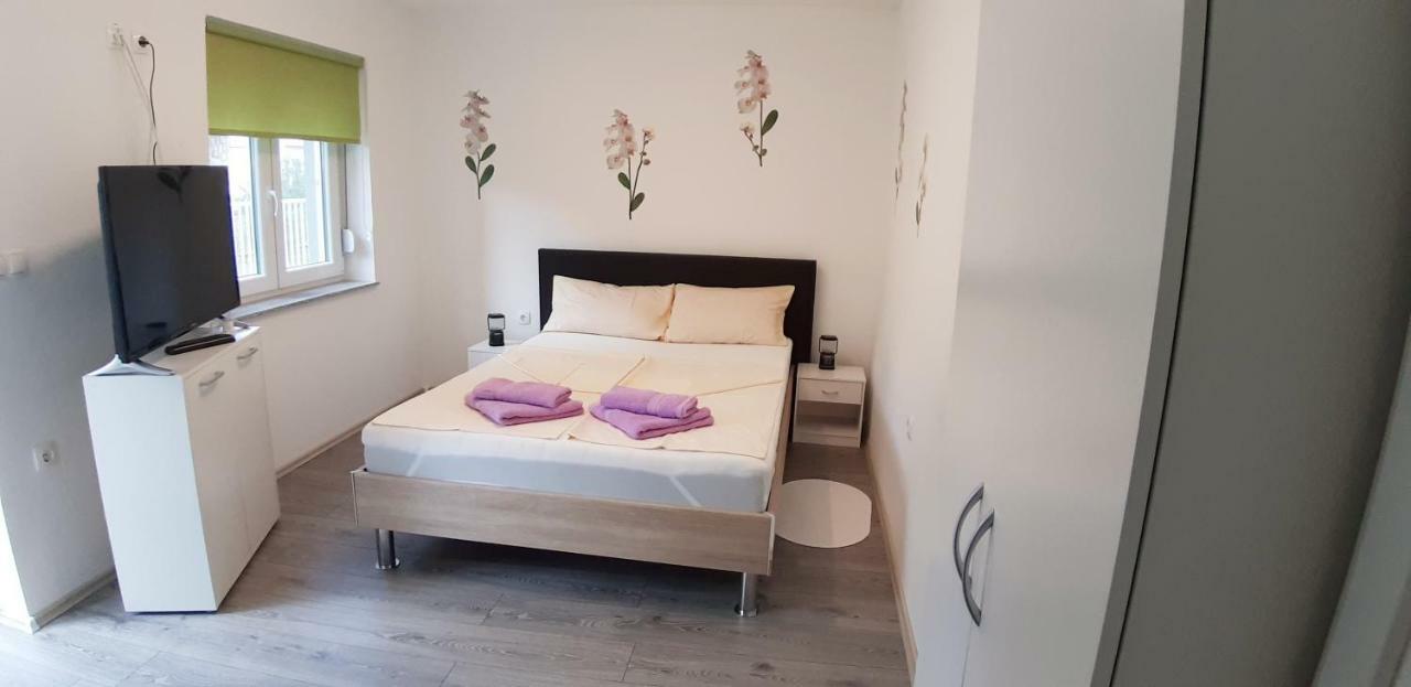 Apartmani Orhideja Gornji Karin Eksteriør billede
