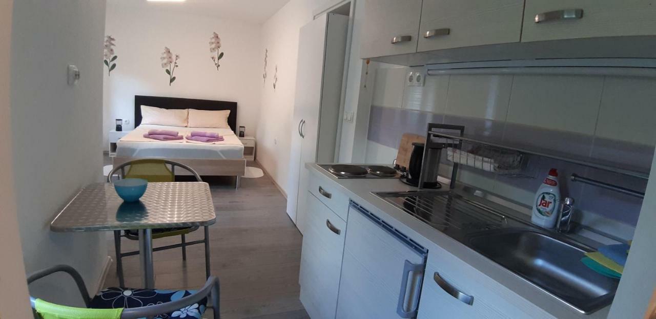 Apartmani Orhideja Gornji Karin Eksteriør billede